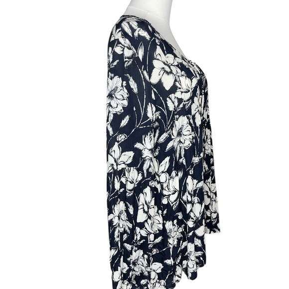 ~ NWT Billabong Floral Print Blouse lightweight Size Medium - Picture 5 of 9